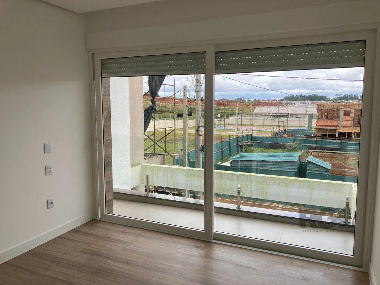 Imagem Casa 2 dormitórios, 1 suíte, 4 vagas, Bairro Central Park
