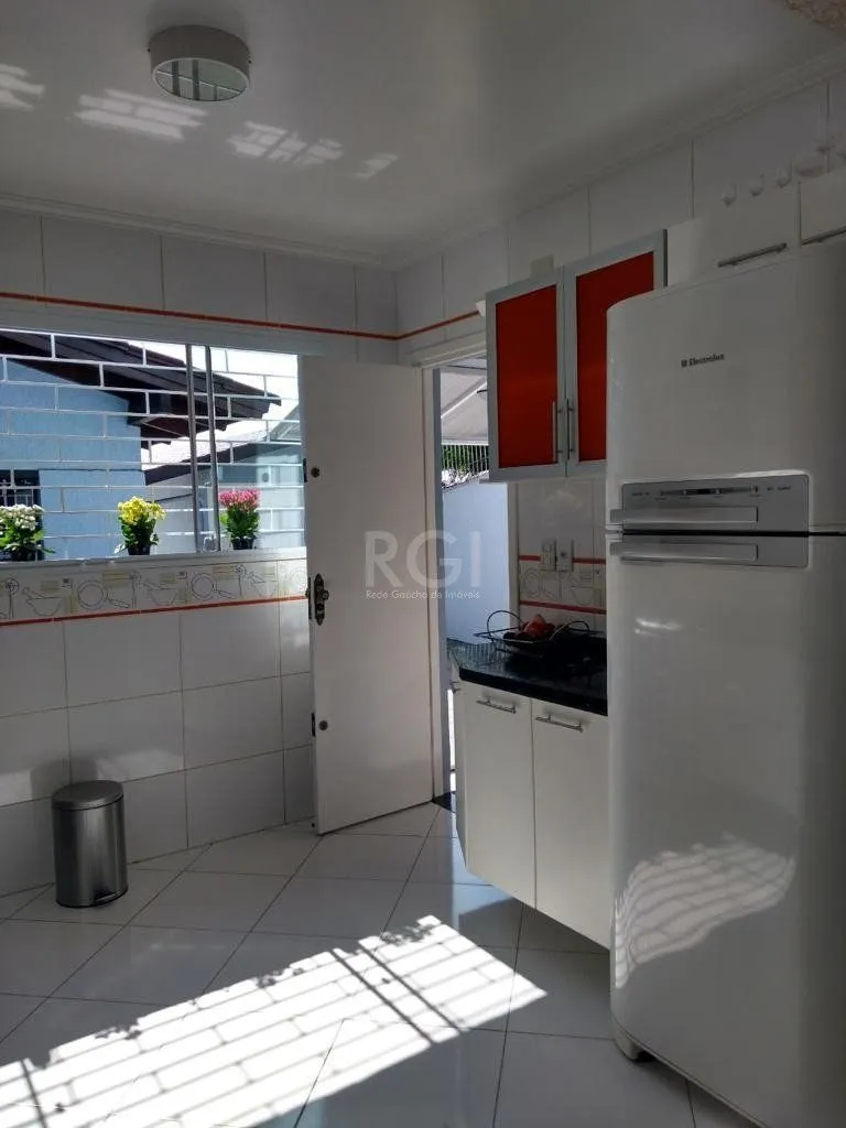 Imagem Casa para Venda - 249.86m², 3 dormitórios, sendo 1 suites, 4 vagas - Medianeira