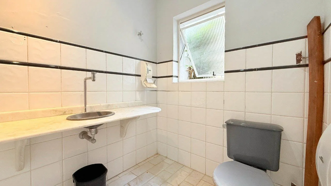 Imagem CASA 230m² 5 QUARTOS/SALAS, 3 VAGAS DE GARAGEM - USO RESIDENCIAL OU COMERCIAL
