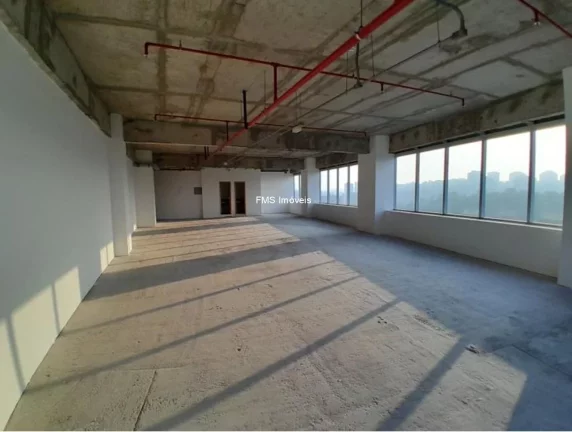 Imagem Conjunto Comercial de Alto Padrão para Locação na Chácara Santo Antônio, São Paulo-SP: 4 Banheiros, 4 Vagas, 163,15 m² de Área.