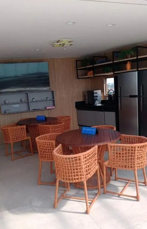 Imagem Flat pé na areia em Ponta de Campina, mobiliado, andar alto, vista para o mar, piscina panorâmica e lazer completo.