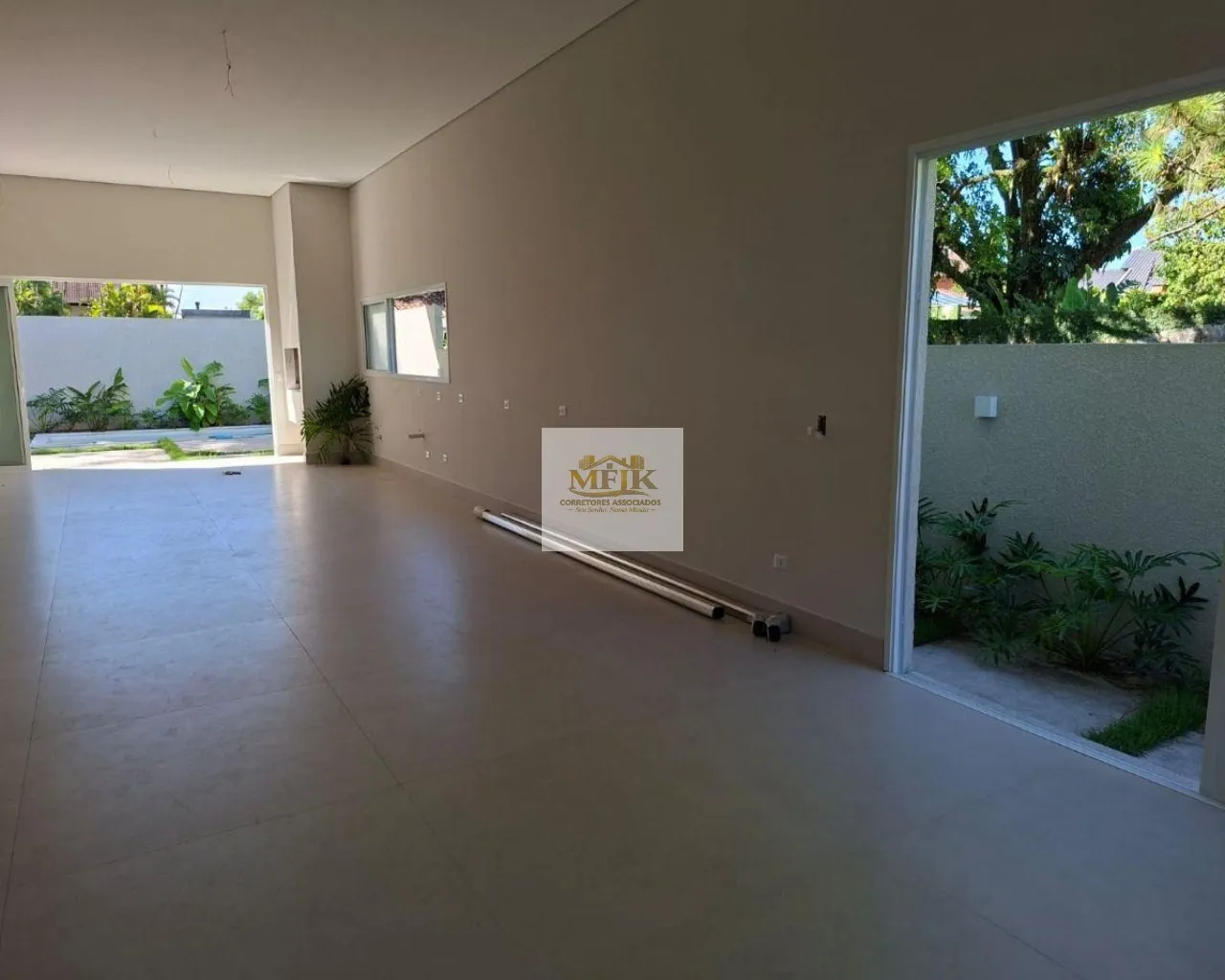Imagem CASA COM 3 SUITES A VENDA NO ATAMI