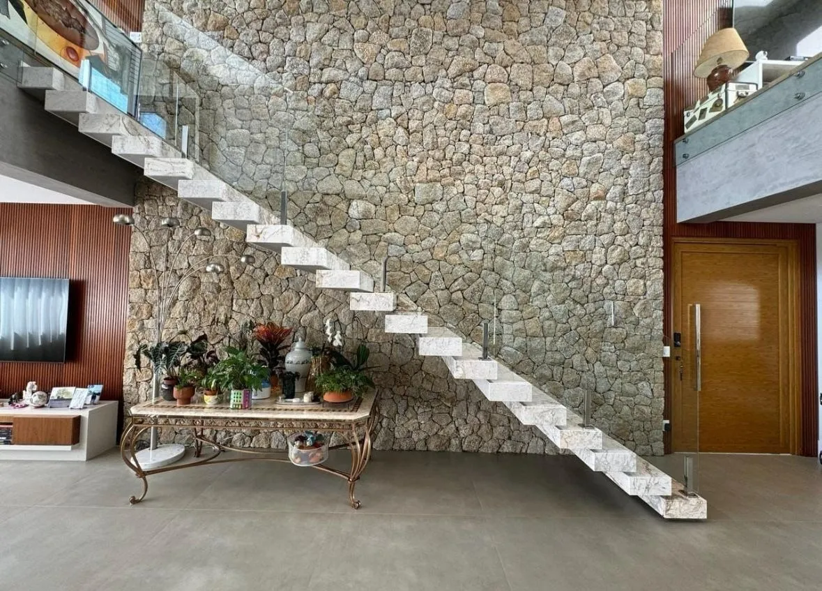 Imagem Casa de Altíssimo Padrão à Venda no Alphaville 01 em Barueri, 5 suítes, 600 m², piscina aquecida, mobiliada e terreno de 560 m²