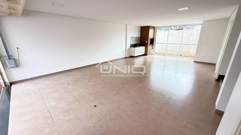Imagem Sobrado Suíte + 2 Quartos - Bairro Cadorin