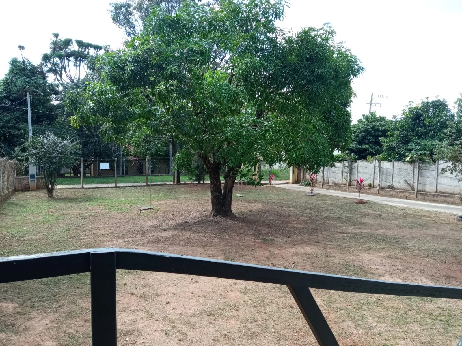 Imagem Somente R$ 650.000mil Casa com 300m²,3 Dor, sendo uma Suite 800m² de Terreno em Condomínio Aquários Araçoiaba Da Serra/SP