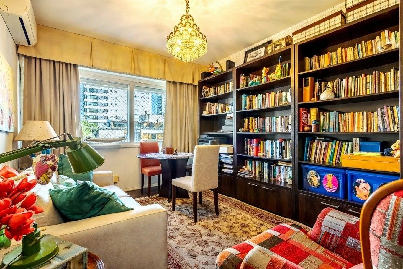 Imagem Vende-se apartamento com 3 quartos (1 suíte), 122 m² e 1 vaga - Petrópolis