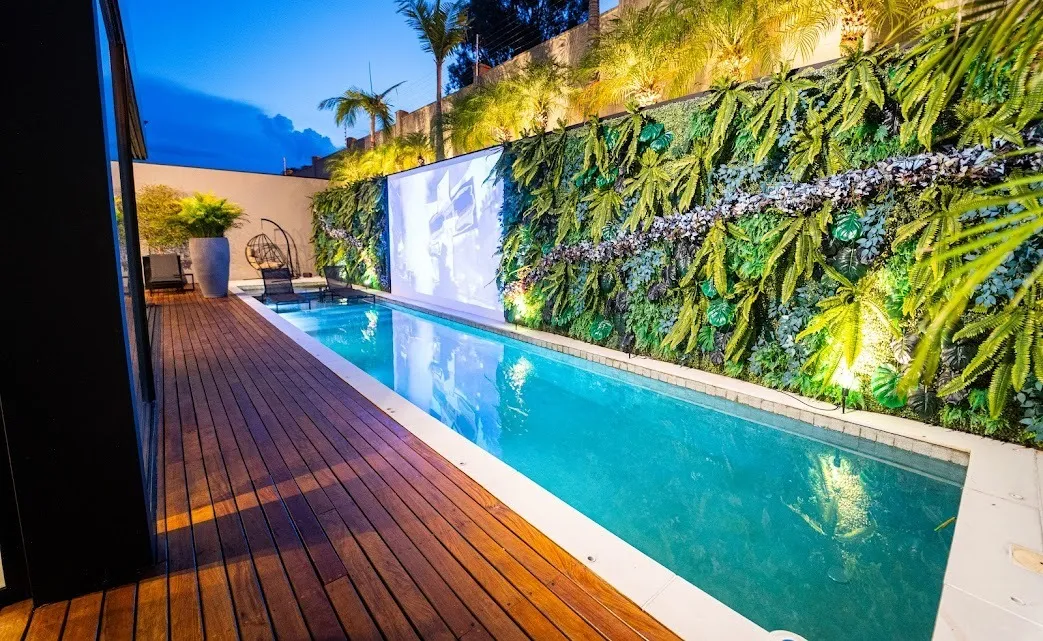 Imagem Casa de Alto Padrão à Venda no Condomínio Alphaville Nova Esplanada 2 - 3 Suítes, Elevador e Piscina com Hidro