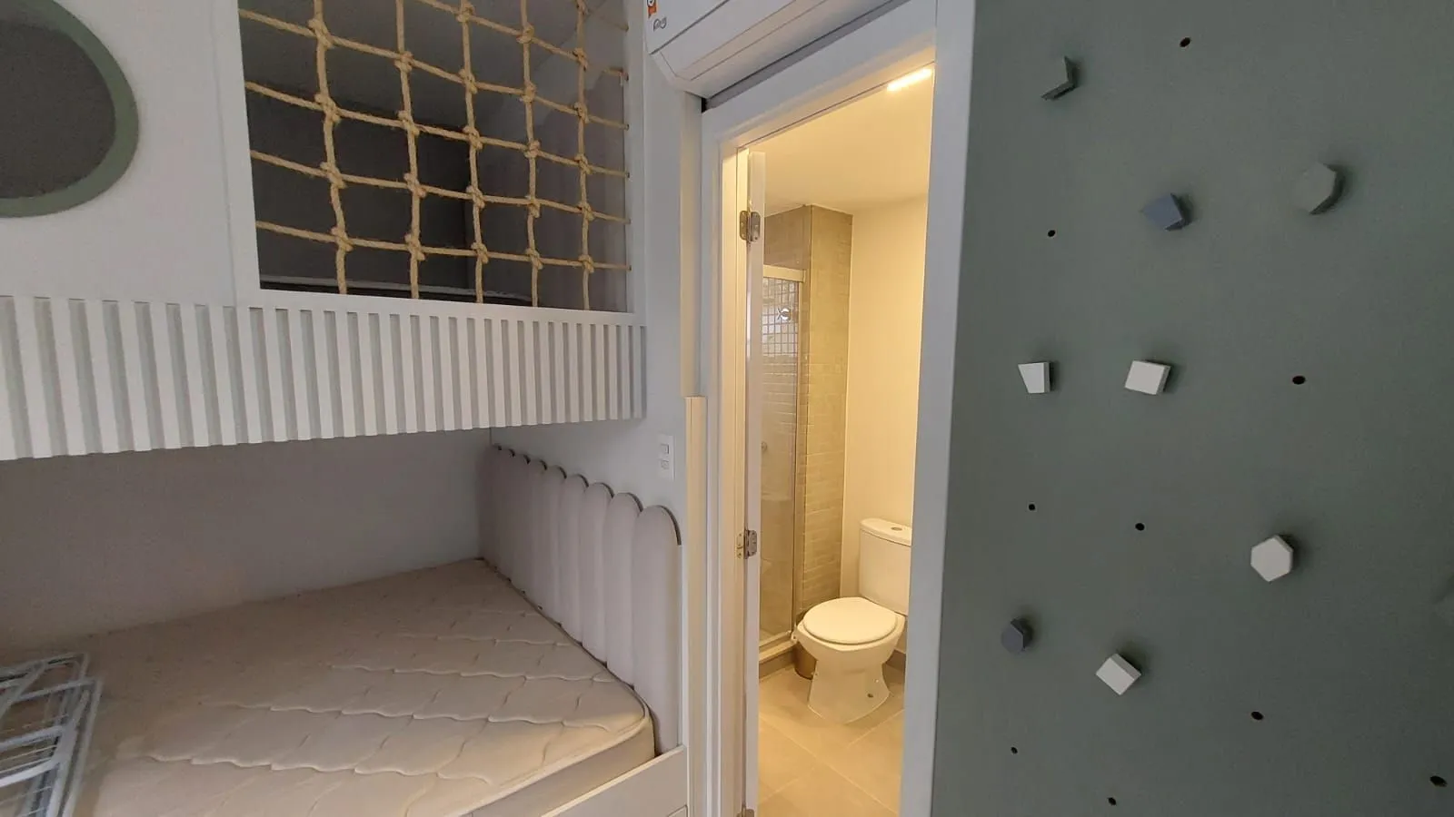 Imagem APARTAMENTO 3 DOMIRTÓRIOS - 3 SUITES - 2 VAGAS - MENINO DEUS - PORTO ALEGRE - RS