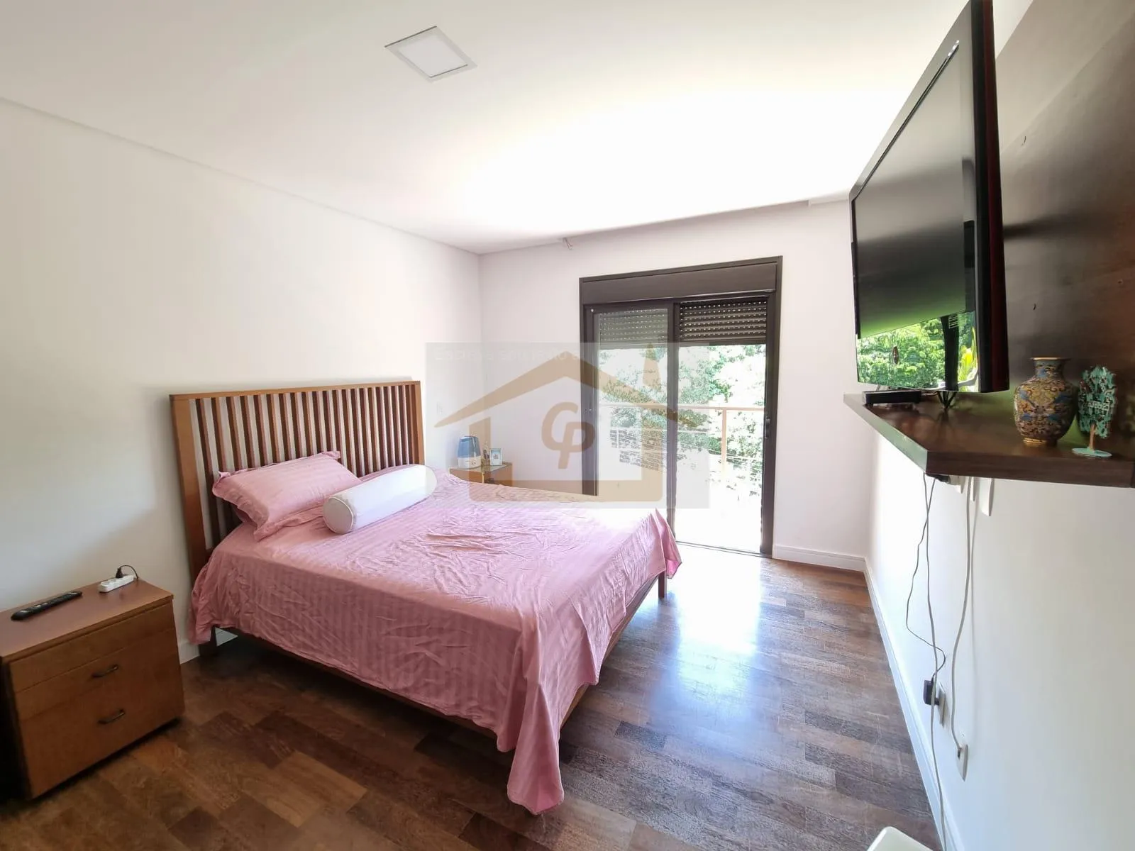 Imagem Casa com 4 quartos sendo 3 suítes, 6 vagas, Segurança e Conforto!!!