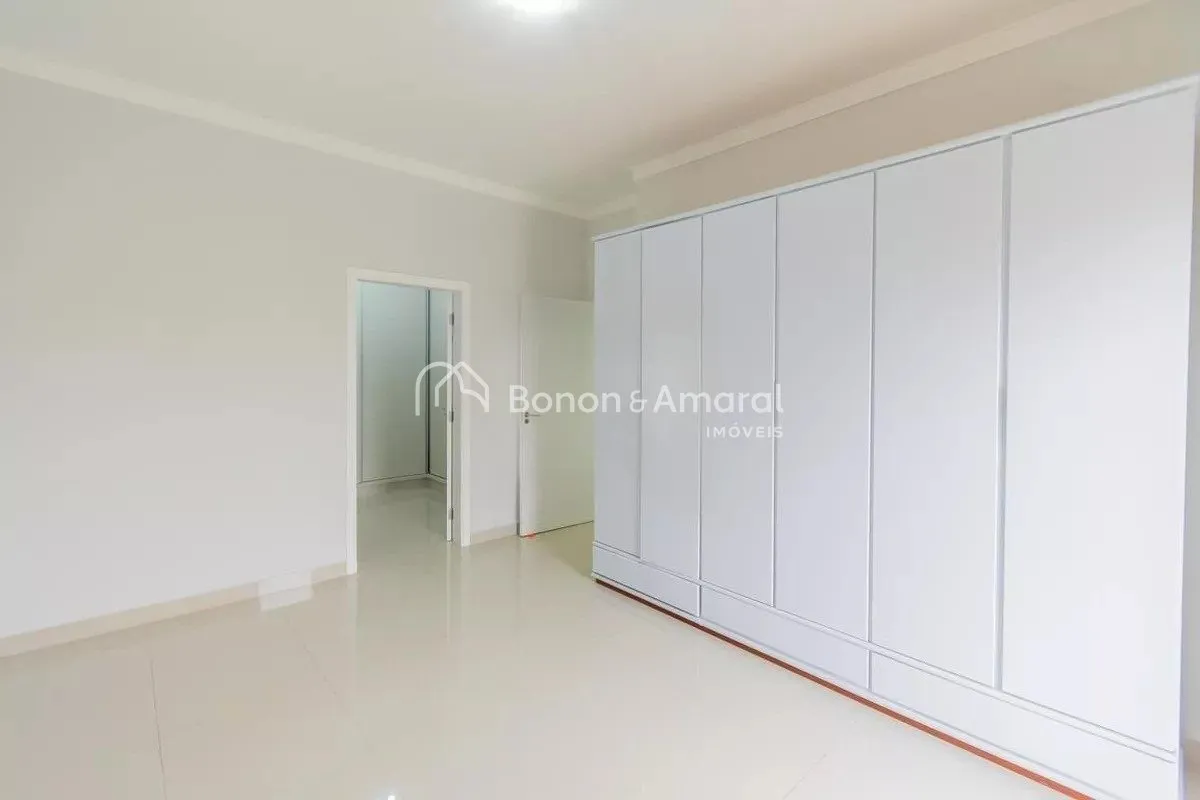 Imagem Casa de condomínio para alugar com 318m², 4 quartos e 4 vagas