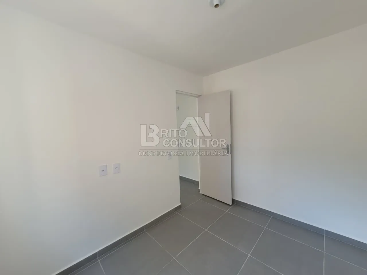 Imagem Vendo Apartamento com 2 Quartos, Varanda e Vaga em Laranjal, São Gonçalo/RJ