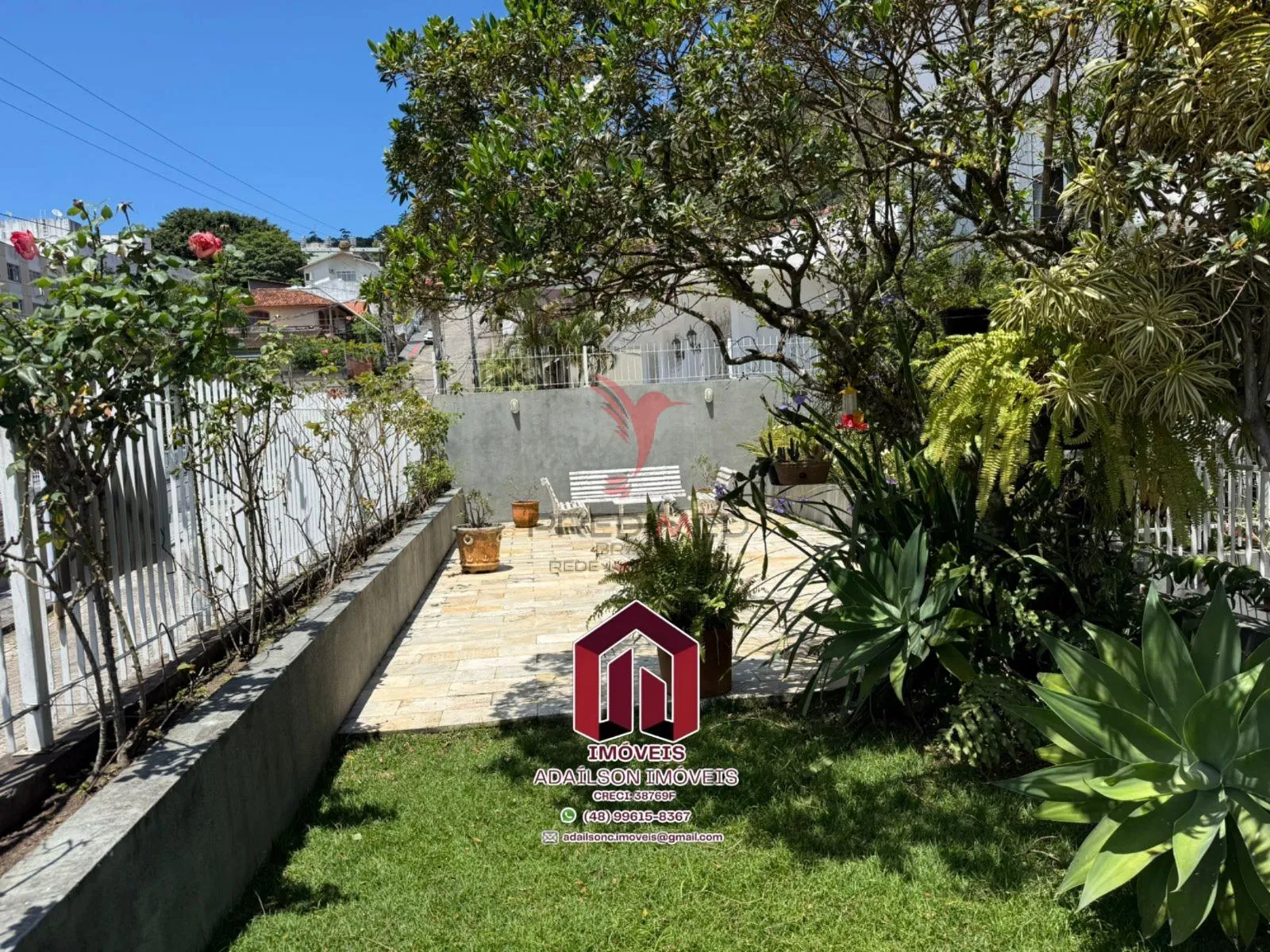 Imagem Linda Casa em Florianópolis, SC Brasil -Bairro Trindade com 4 dormitórios, sendo 2 suítes