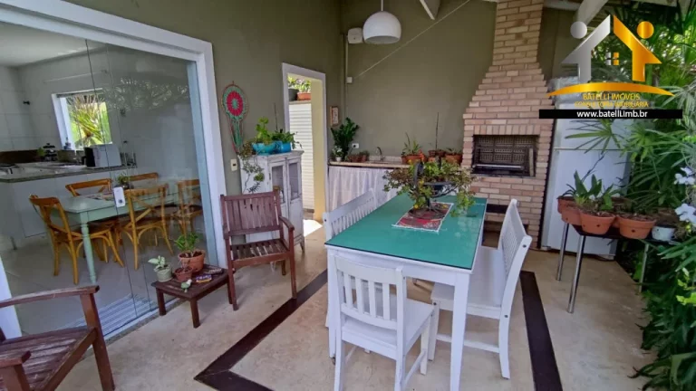 Imagem Casa a venda e locação no condomínio Chácara das Paineiras II na Granja Viana - Batelli Imóveis