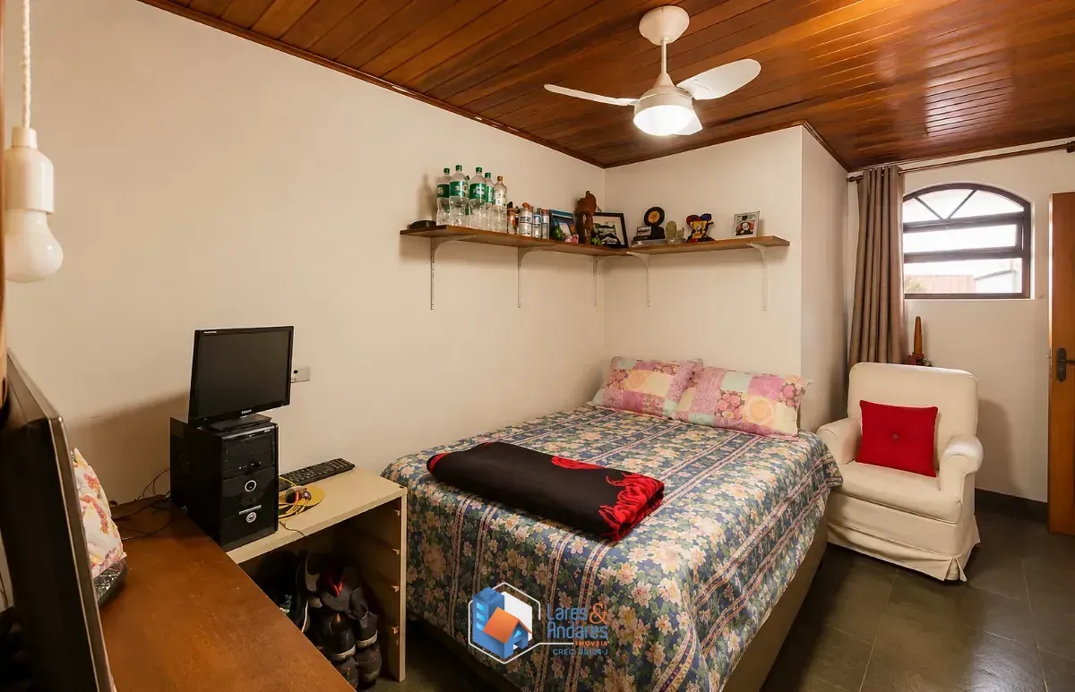 Imagem Sobrado para venda em Vila Guarani (Z Sul) com 4 quartos, sendo 1 suíte, 415m²