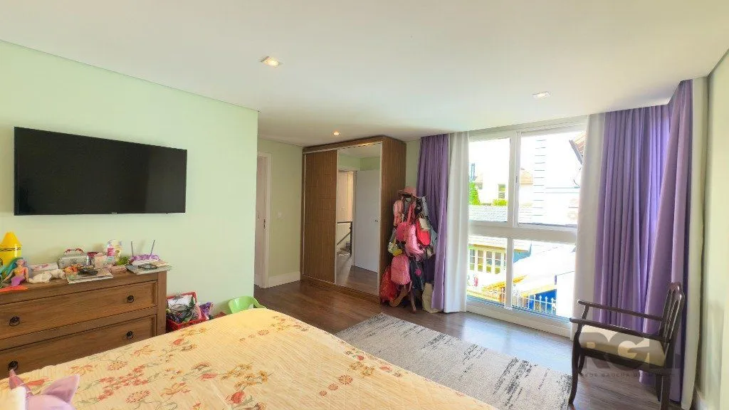 Imagem Casa para Venda - 315m², 3 dormitórios, sendo 1 suites, 2 vagas - Teresópolis