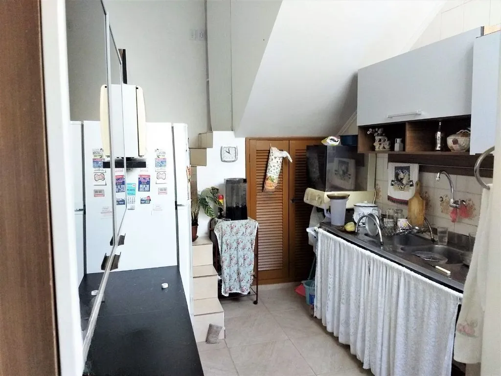 Imagem Casa 4 dormitórios à venda no Bairro Vila Jardim - Porto Alegre