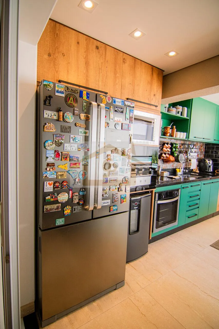 Imagem Casa de estilo Neo-Clássico recém-reformada e ampliada, 4 quartos sendo 2 suítes, 4 vagas