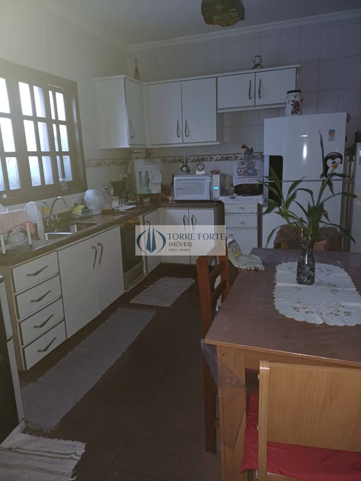 Imagem Ótimo sobrado, espaçoso 288 m² 3 dormitórios 2 suítes sala e garagem ampla