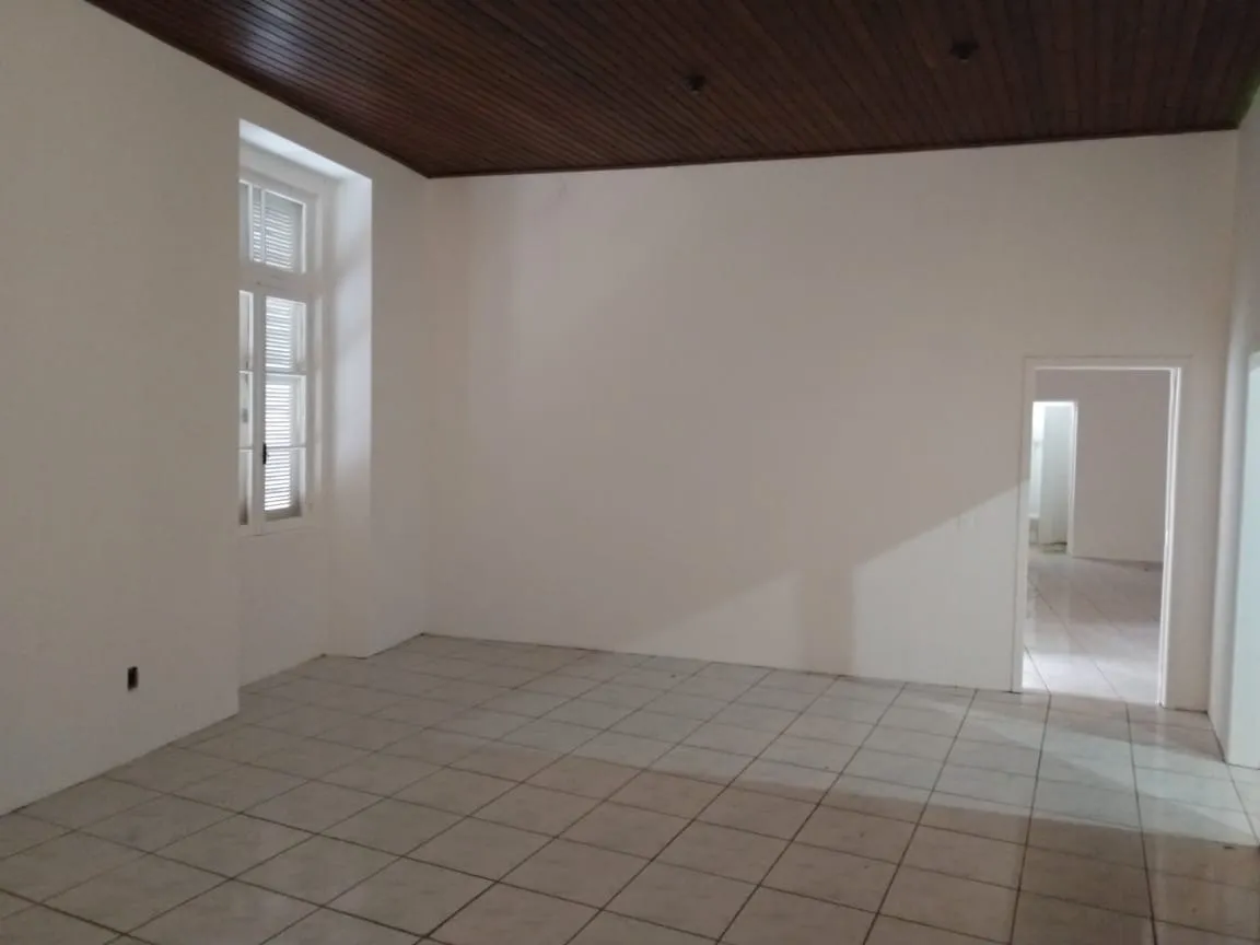 Imagem Prédio comercial bem localizado, composto por duas amplas lojas, cada uma com aproximadamente 200 m...