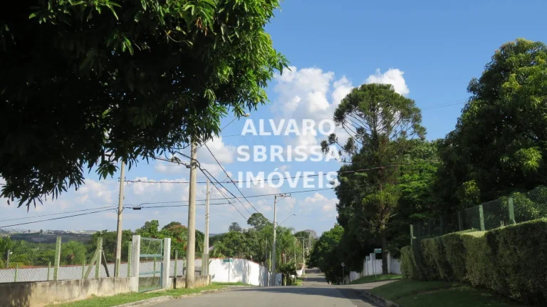 Imagem Chácara com 2800 m2 no Condomínio Chácaras Flórida em Itu SP - Chácara com 2 casas integradas a natureza