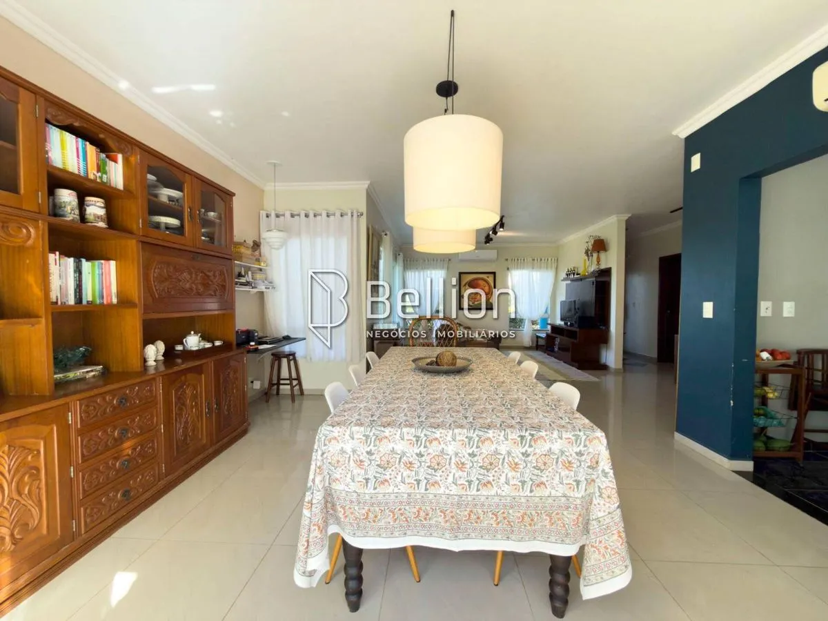 Imagem Casa semi mobiliada, com amplo terreno e piscina no Centro de Rio dos Cedros