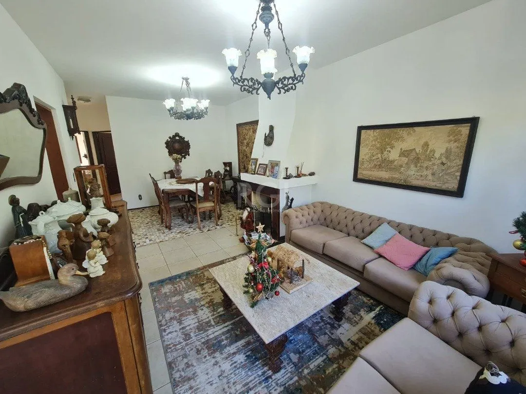 Imagem Casa em lindo terreno alto ao nível da rua medindo 10 × 32 onde consta uma residência térrea com 136m2 de área privativa,