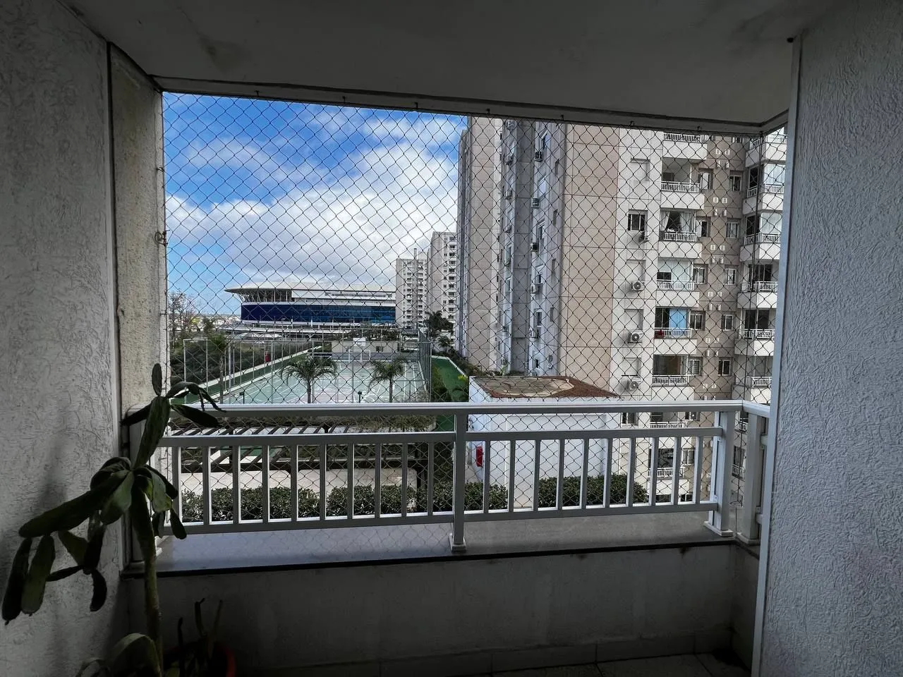 Imagem Apartamento de 3 dormitórios transformado em 2, 1 suíte e living com churrasqueira.