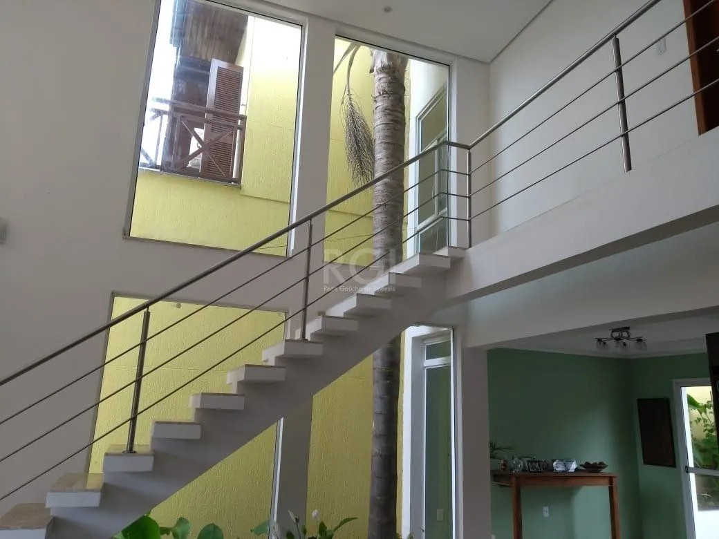 Imagem Casa para Venda - 300m², 3 dormitórios, sendo 3 suites, 6 vagas - São Lucas