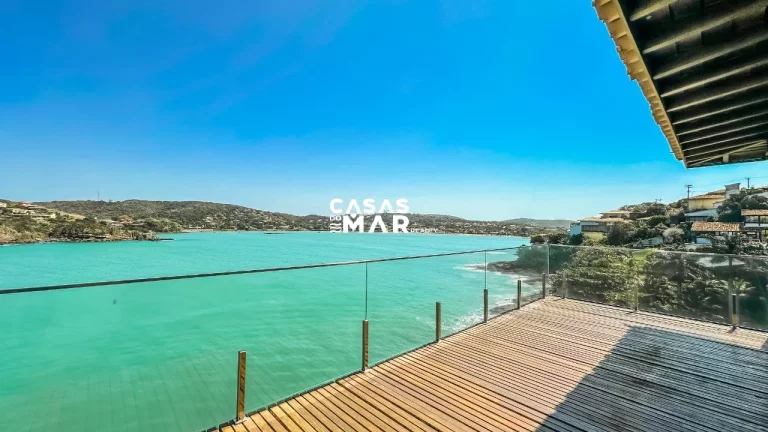 Imagem Casa Frente Mar de Luxo em Búzios-RJ: 5 Suítes, 3 Salas, 8 Banheiros, 3 Vagas, 400m².