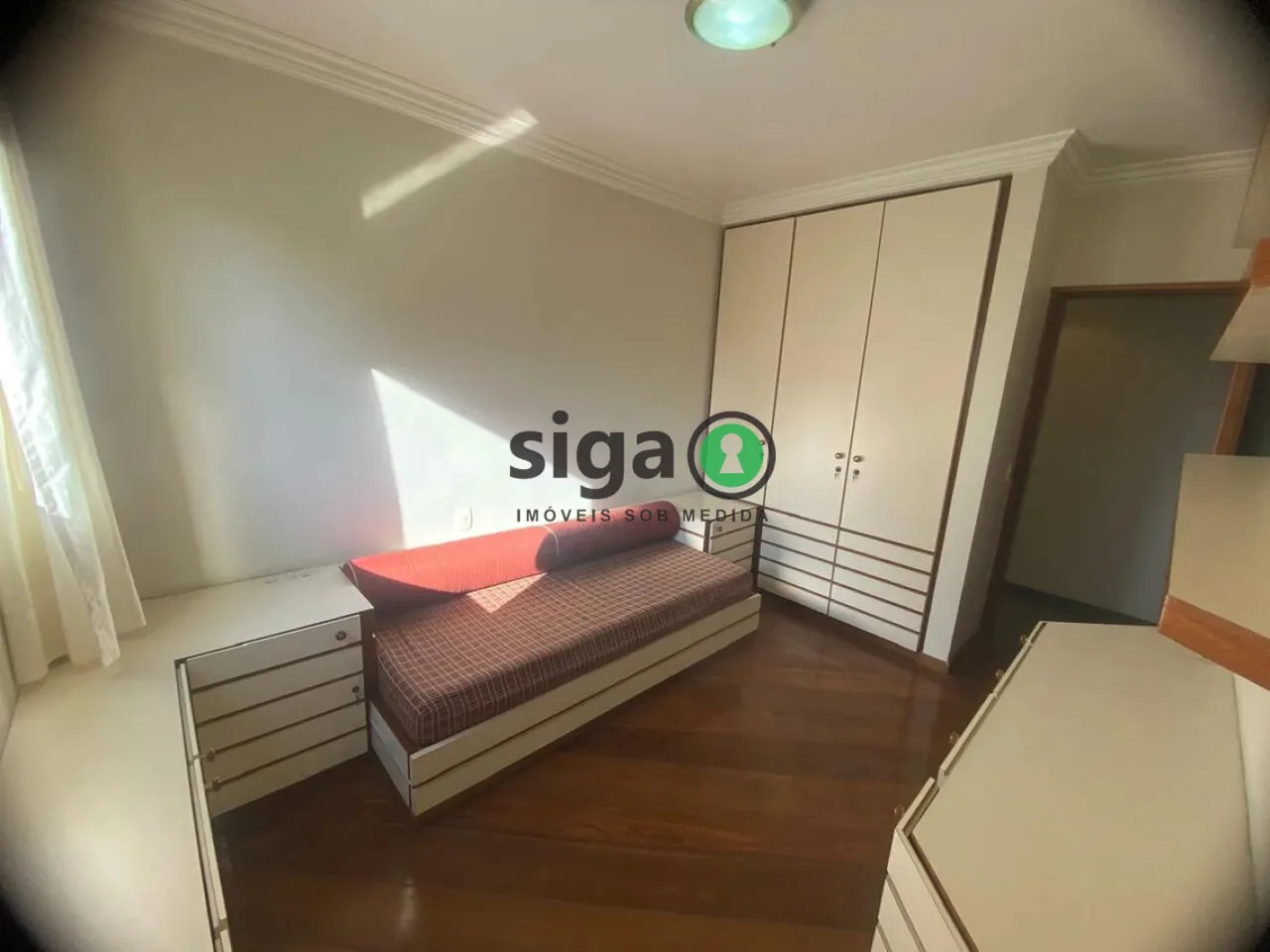 Imagem Apartamento á Venda - 235m², 4 Suítes e 4 Vagas em Moema.