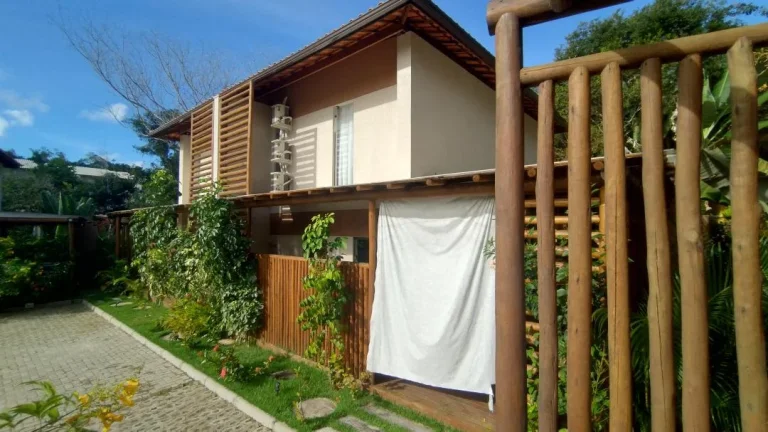 Imagem Oportunidade: Casa em Condomínio com Piscina na Praia do Forte - Venda!