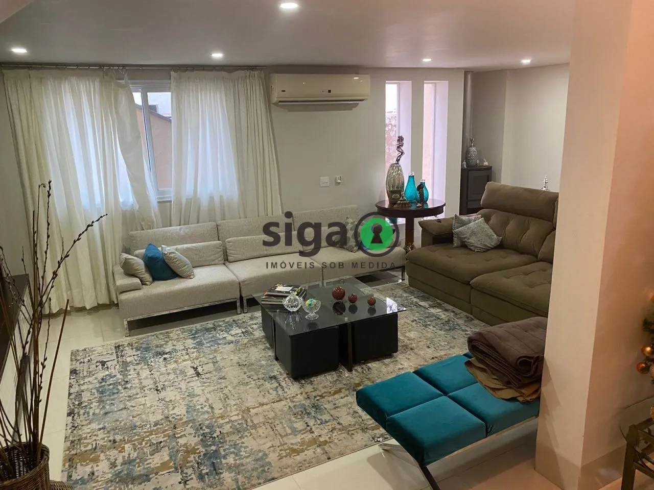 Imagem Exclusividade e Elegância no Condomínio Granja do Morumbi Casa de 4 Suítes à Venda
