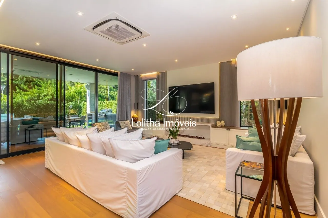 Imagem CASA COM 4 SUÍTES À VENDA EM JURERÊ INTERNACIONAL - FLORIANÓPOLIS/SC