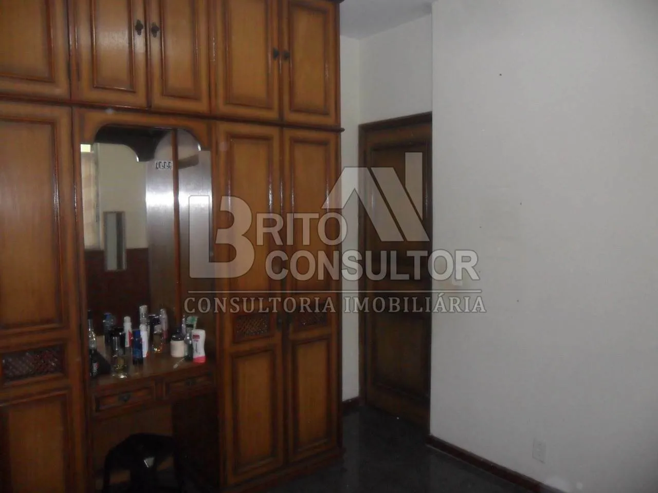 Imagem Vendo Casa Tríplex em Cond Fechado 4 Qts, 4 Vagas, Terraço Mutua - São Gonçalo/RJ.