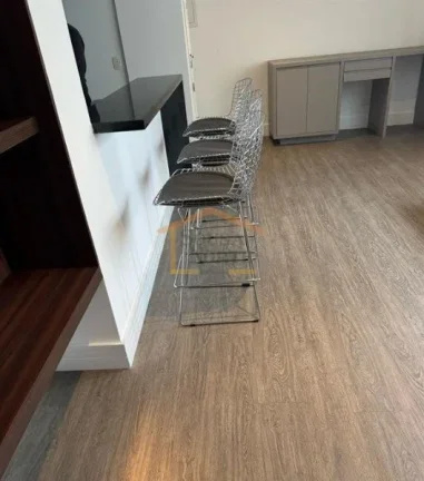 Imagem Apto 1 dormitório, sendo suíte, com armários, sala 2 ambientes, sofá, armário, cozinha american...