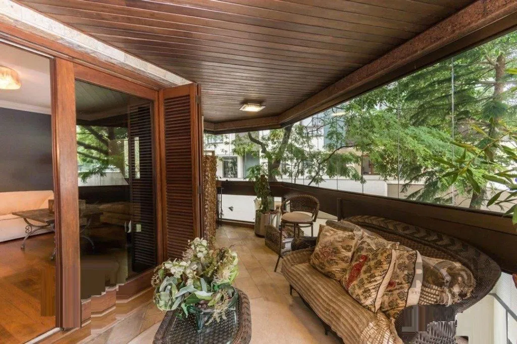 Imagem Vende-se luxuoso apartamento 3 quartos com suíte, com dependência completa, 2 vagas cobertas, próximo da Encol - 204m² - Bela Vista