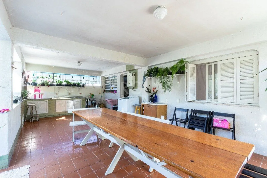 Imagem Casa para Venda - 280m², 3 dormitórios, sendo 1 suites, 2 vagas - Nonoai