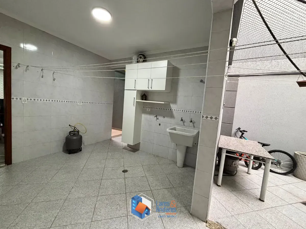 Imagem Sobrado para venda em Jardim Mangalot com 3 quartos, sendo 1 suíte, 193m²