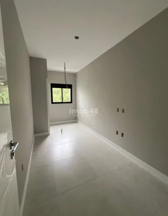 Imagem Sobrado à Venda em Sertão do Maruim - 3 Dormitórios, R$620k