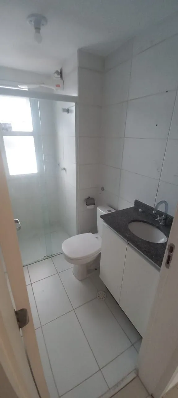 Imagem Apartamento à venda, no condomínio Reserva Anáua todo com piso porcelanato e armário na cozinha