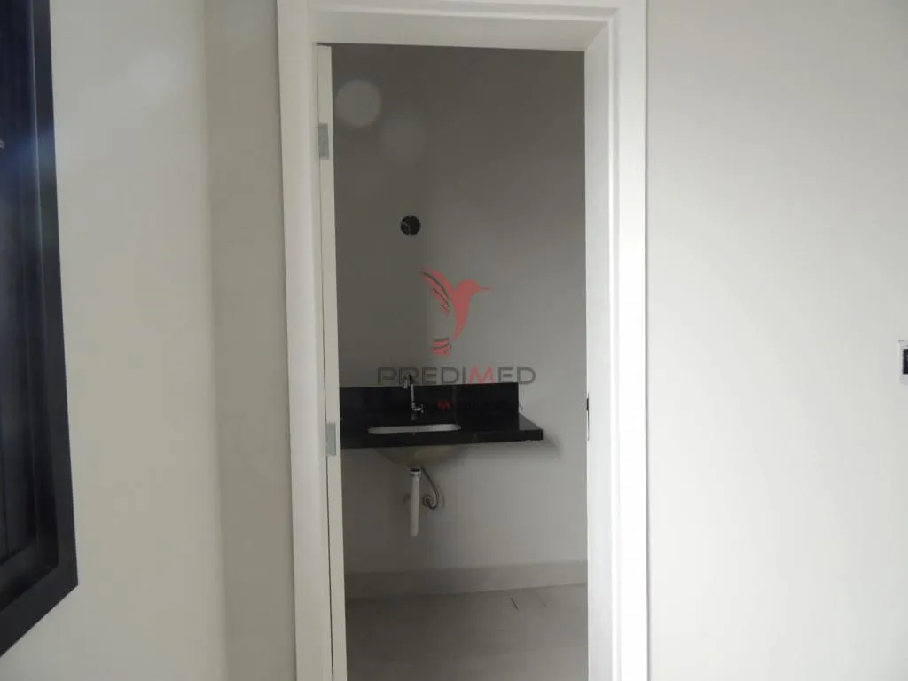 Imagem Vendo, excelente Casa Térrea com 3 Quartos, sendo 2 Suites, 3 Vagas Garagem, no Beira Rio