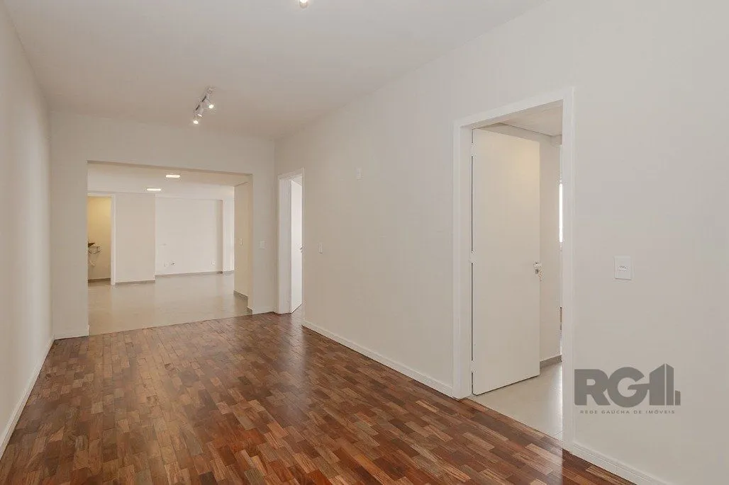 Imagem Apartamento totalmente reformado 2 dormitórios com 2 suítes, localizado no bairro Santana.
