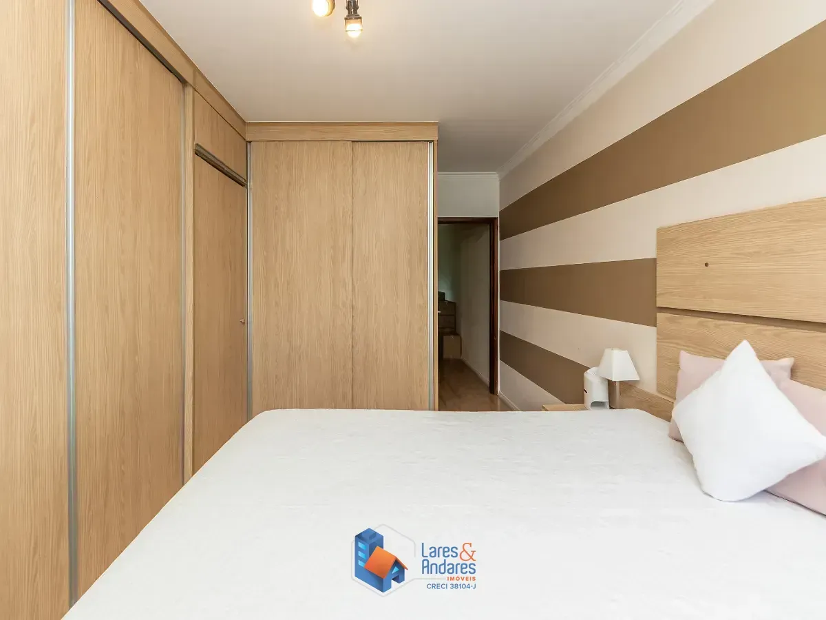 Imagem Sobrado para venda em Jardim Marisa com 3 quartos, sendo 3 suítes, 168m²