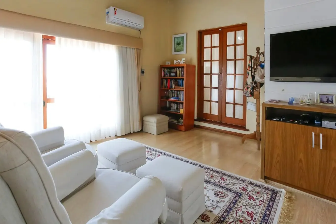 Imagem Casa com 3 dormitórios no Bairro Tristeza, em Porto Alegre
