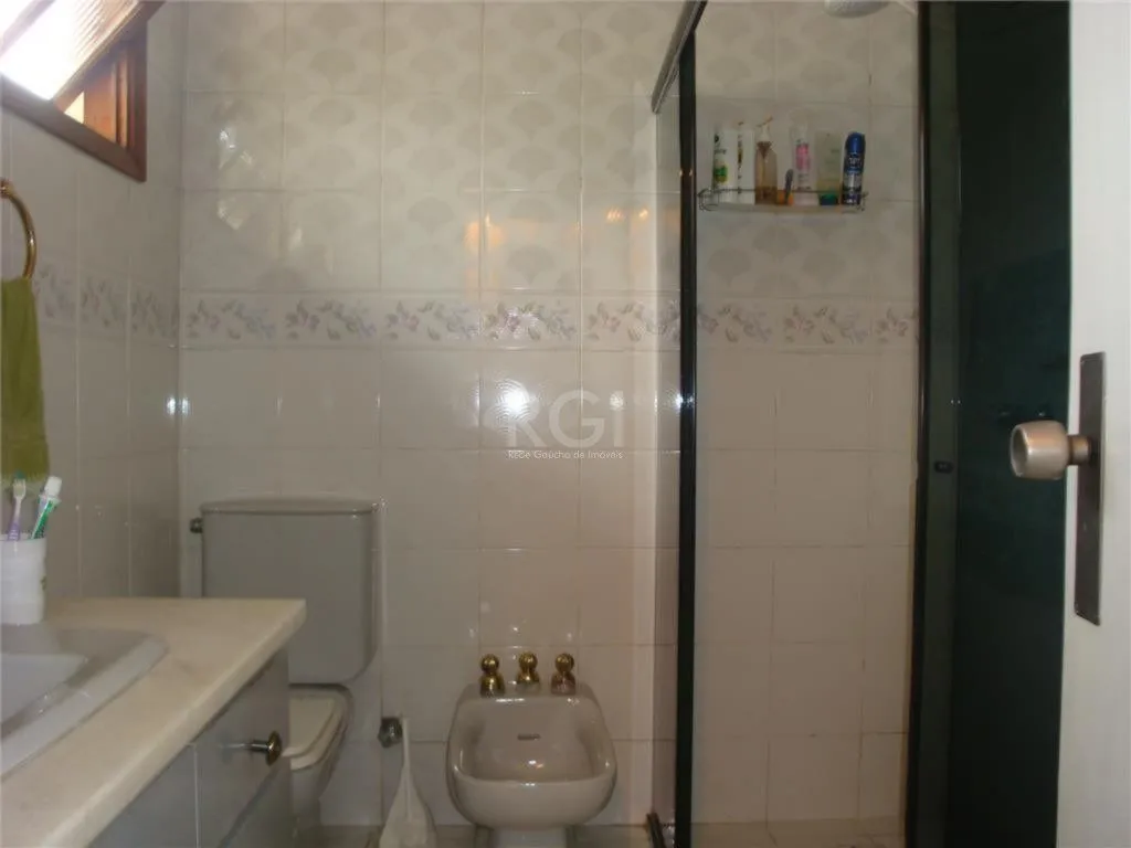 Imagem Casa para Venda - 240m², 4 dormitórios, sendo 1 suites, 4 vagas - Nonoai