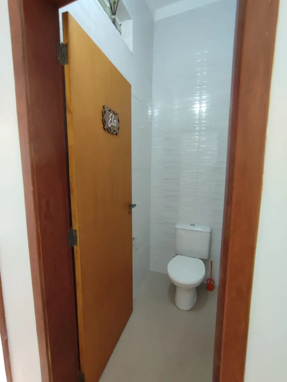 Imagem Imperdível Casa Comercial à Venda em Sorocaba-SP, Bairro Wanel Ville: 2 Quartos, 1 Suíte, 1 Sala, 3 Banheiros, 1 Vaga de Garagem e 380m² de Área.