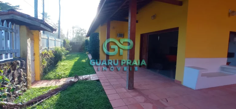 Imagem Casa ampla, térrea, 3 dormitórios sendo 2 suítes, sala para 2 ambientes com lareira, lavabo, cozinha, área de serviço, despensa