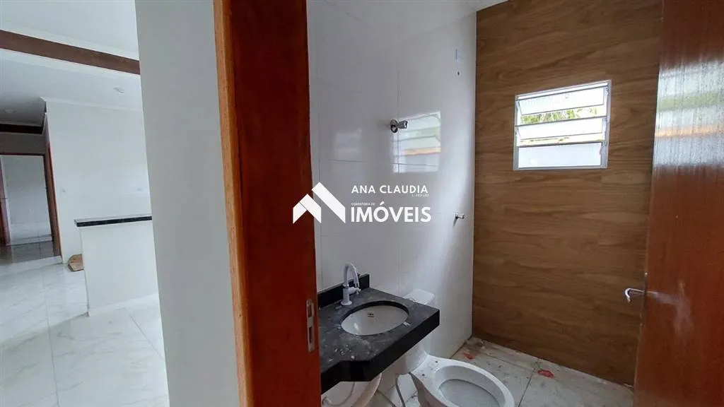 Imagem Casa nova com piscina na praia de Itanhaém, 400 metros da Av. marginal lado serra.