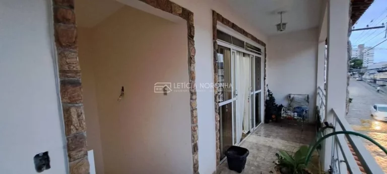 Imagem Casa e Ponto Comercial à Venda
