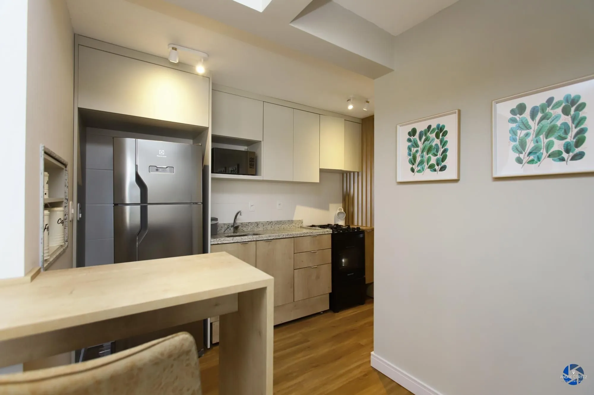 Imagem Apartamento 1 dormitório, 54 metros privativos semi mobiliado, elevadores